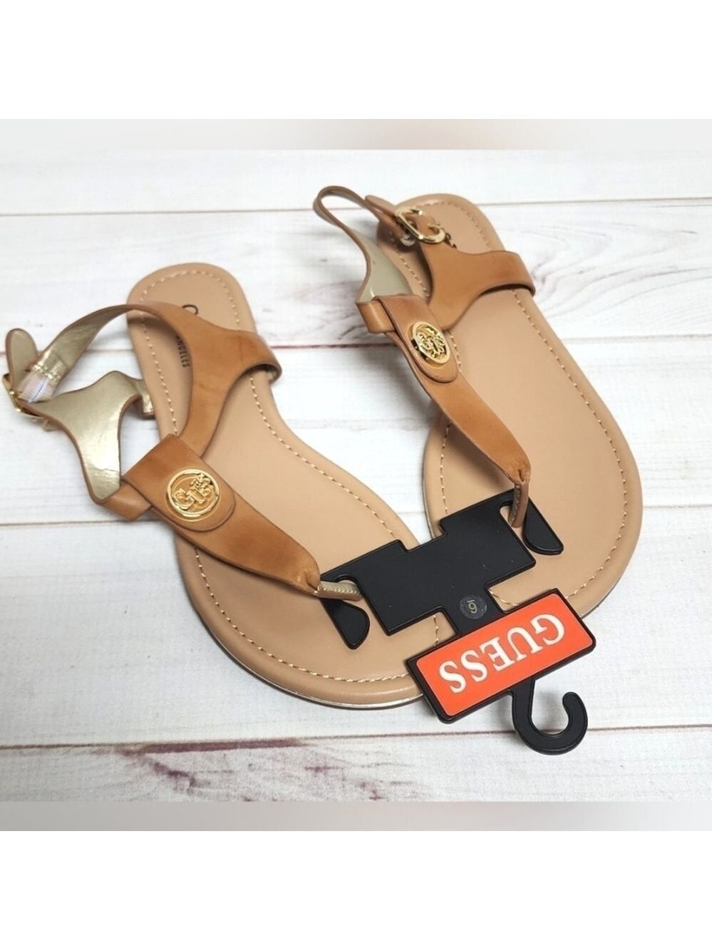 GUESS Tan Thong Slingback Sandals Gold Logo Medallion Size 6 NWT - Picture 2 of 6